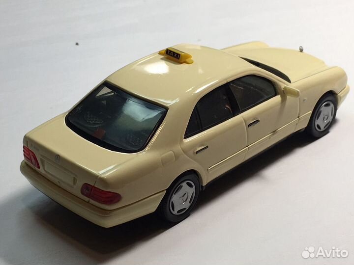 1:43 Herpa Mercedes-Benz E-klasse w 210 taxi