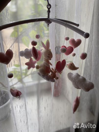 Мобиль в кроватку из фетра