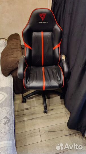 Компьютерное кресло бу thunder x3