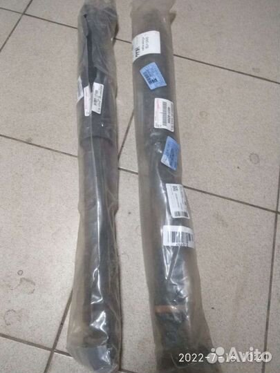 Задние амортизаторы Toyota Hilux