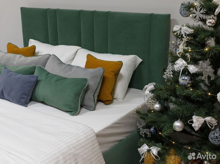 Кровать двухспальная с мягким изголовьем