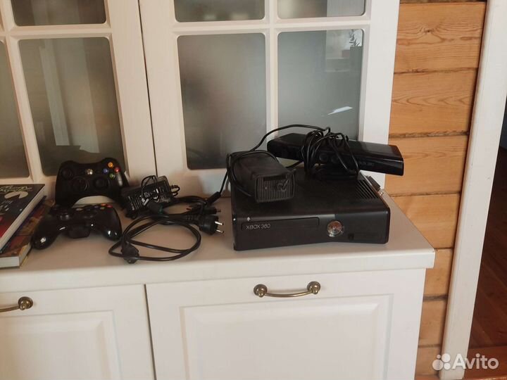 Xbox 360 с джойстиком