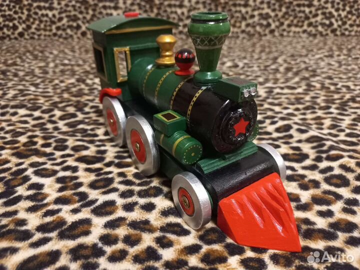 Паровозик деревянный