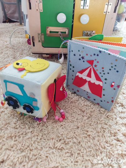 Мягкий бизиборд, кубик и книжка