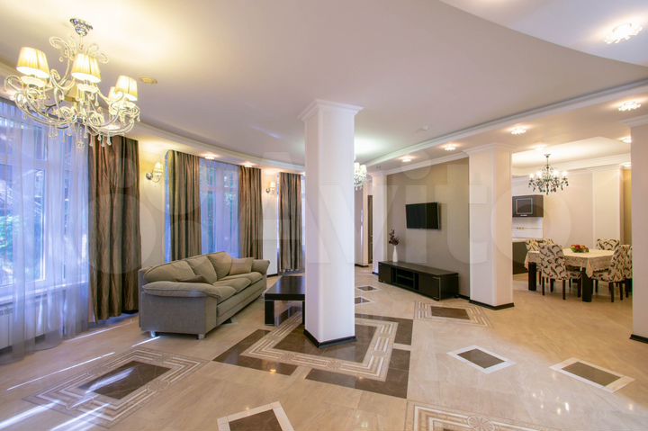 Дом 306,4 м² на участке 3,2 сот.