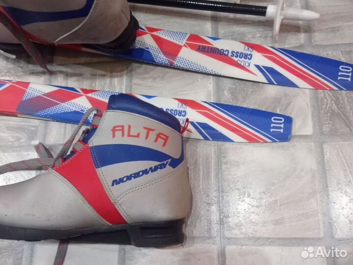 Лыжи детские 2 комплекта(лыжи, палки, ботинки)