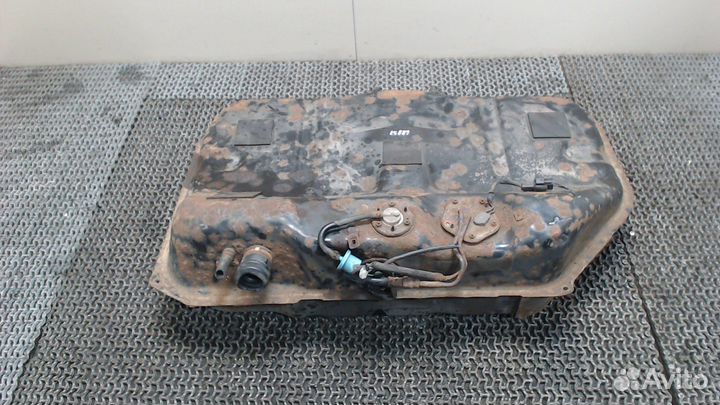 Бак топливный Mitsubishi Sigma, 1991