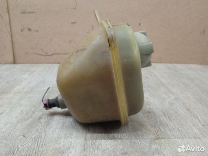 Бачок расширительный Audi 100 C3 1989