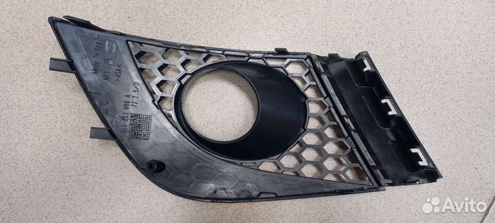 Решетка противотуманной фары правой seat