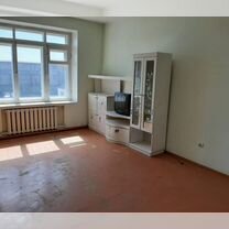 4-к. квартира, 98 м², 3/3 эт.