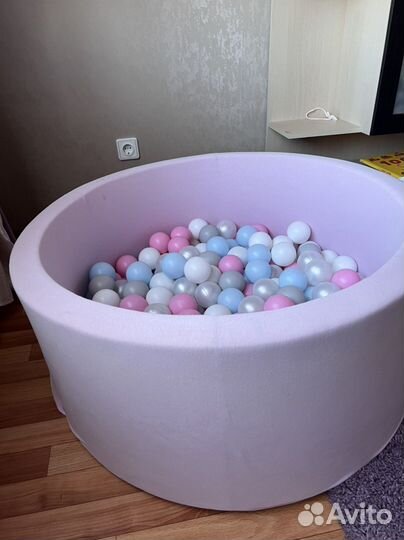 Сухой бассейн с шариками