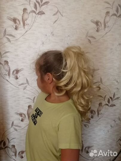 Волосы на заколках блонд