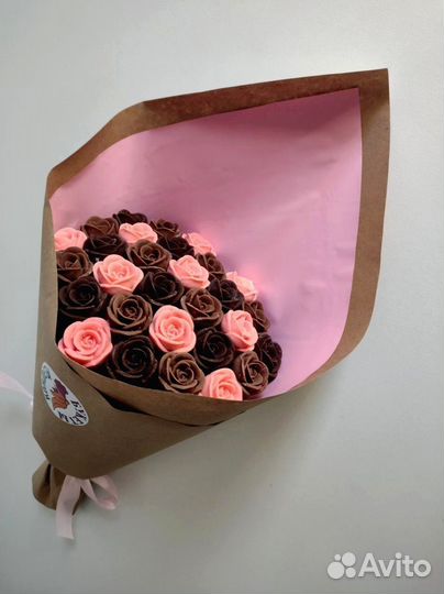 Букет - 29 Роз из Трёх Видов Бельгийского Шоколада