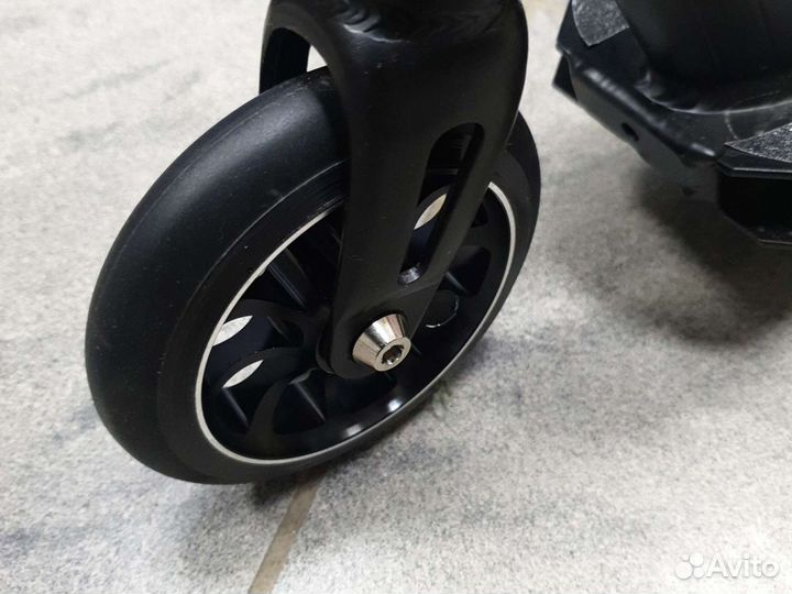 Трюковой самокат новый чёрный