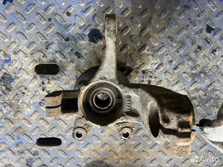 Поворотный кулак Mazda Verisa Demio