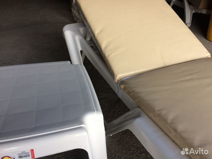 Столик для шезлонга 45х45х38см