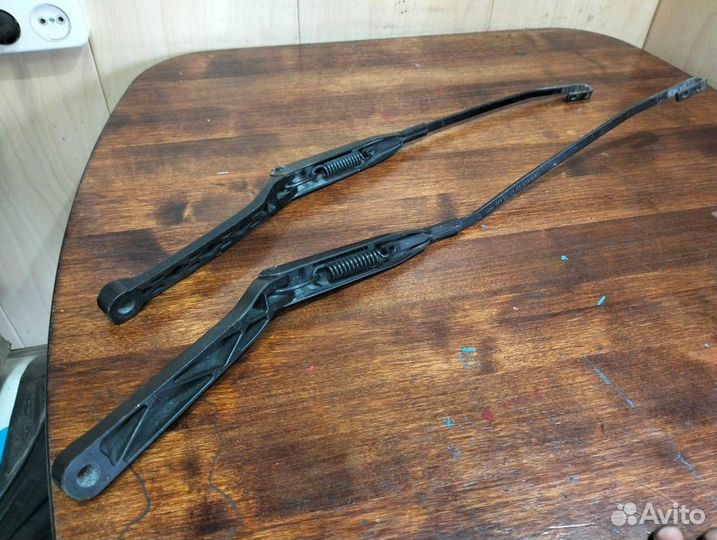 Поводок дворников левый правый bmwe36