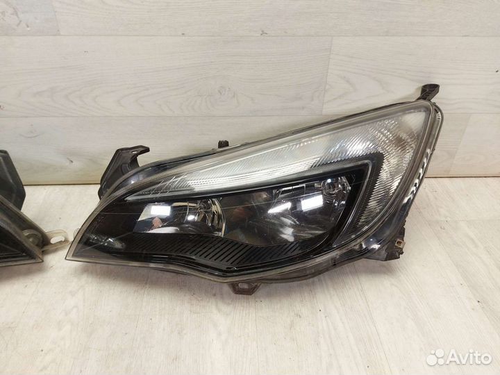 Фары Opel Astra J. 2009-2012 Комплект