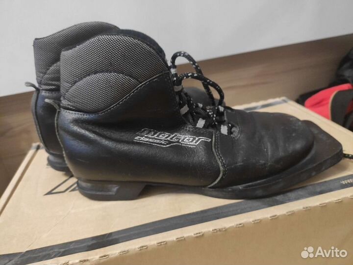 Лыжные ботинки