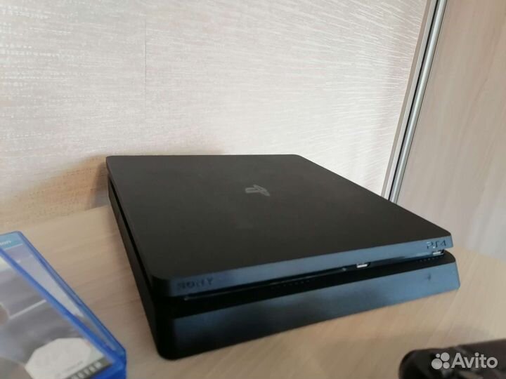 PS4 Slim 1Tb+2джоя, игры
