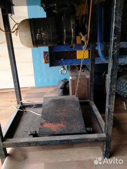 Швейная машина Зингер для швейной мастерской