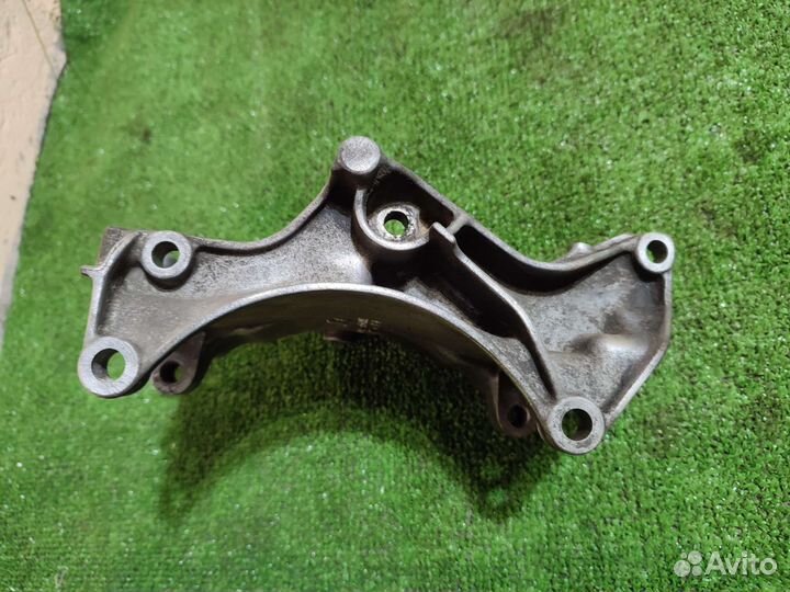 Кронштейн генератора Mercedes w124 m111