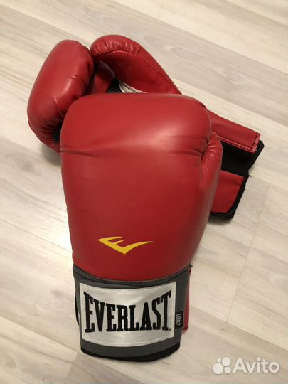 Боксерские перчатки Everlast 10 унций