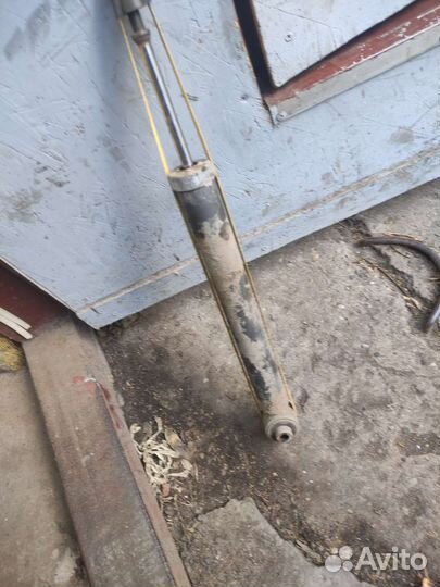 Задняя правая стойка Ауди а6с5 седан