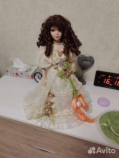 Декоративная керамическая кукла