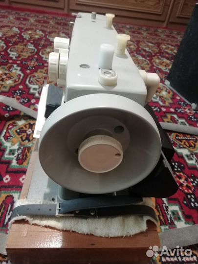 Швейная машина Чайка 142м