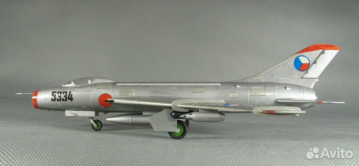 Модель Су-7 истребитель-бомбардировщик Plasticart