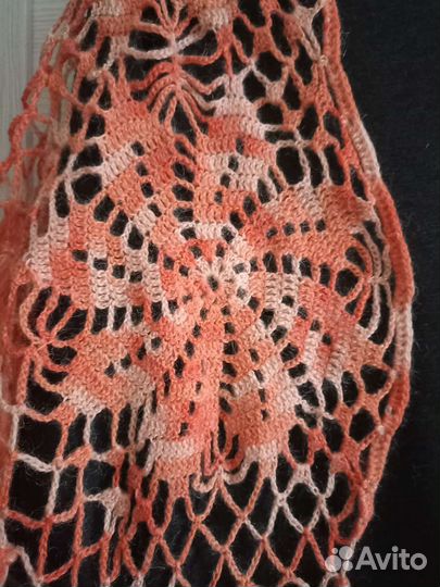 Шаль вязаная ажурная ручной вязки крючком