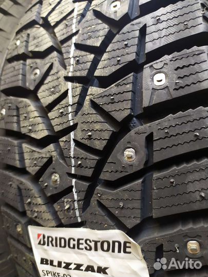 Bridgestone Blizzak Spike-02 225/55 R17