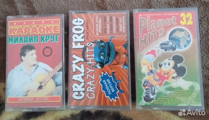 Аудио кассеты с музыкой. Planet Hits 32
