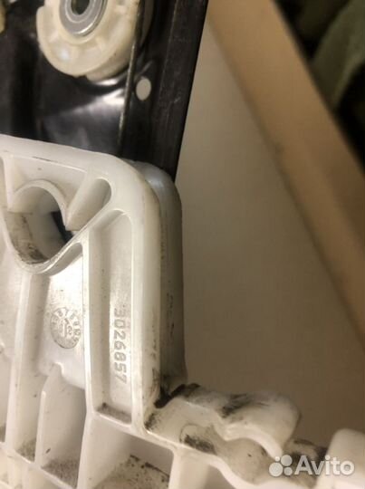 Стекоподъемник задней левой двери VW Jetta 6