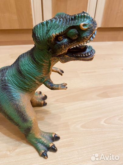 Резиновый динозавр большой