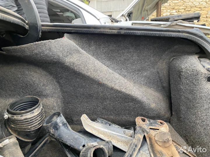 Обшивки багажника BMW e32
