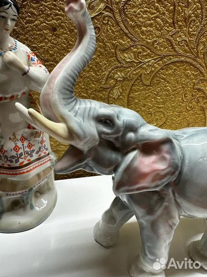 Фарфоровая статуэтка