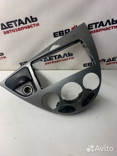 Рамка магнитолы Ford Focus 1 хетчбек 2 2002