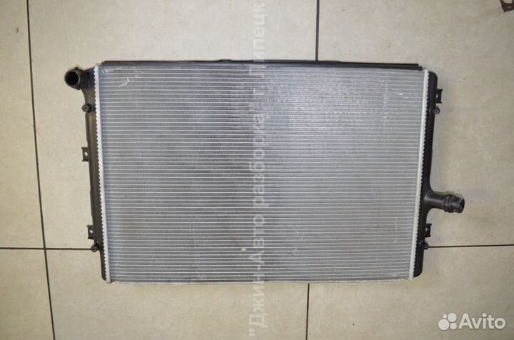 Радиатор охлаждения Passat B6 Golf 5 Jetta 5