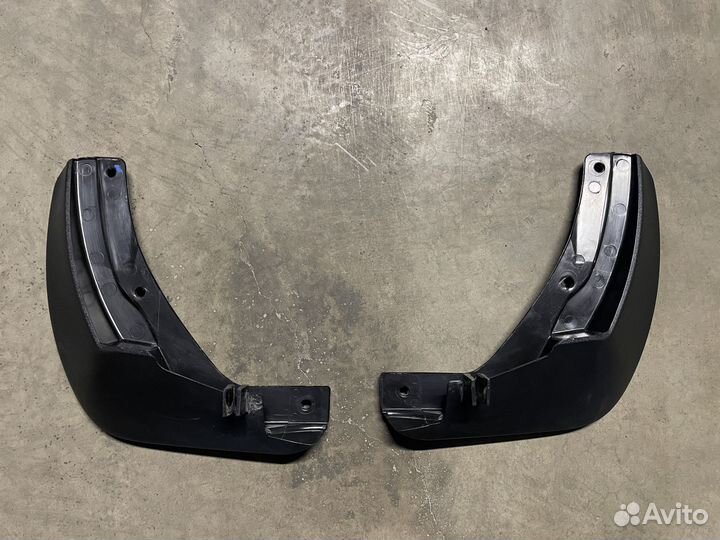 Брызговик передний Skoda Karoq (комплект)