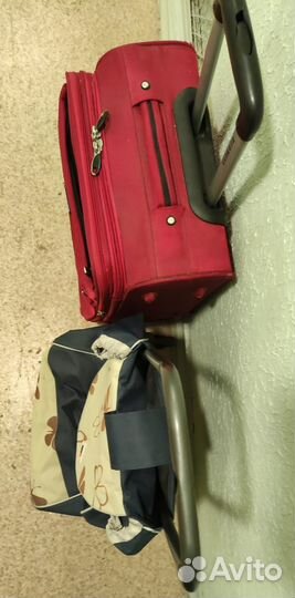 Чемодан. Тележка с сумкой