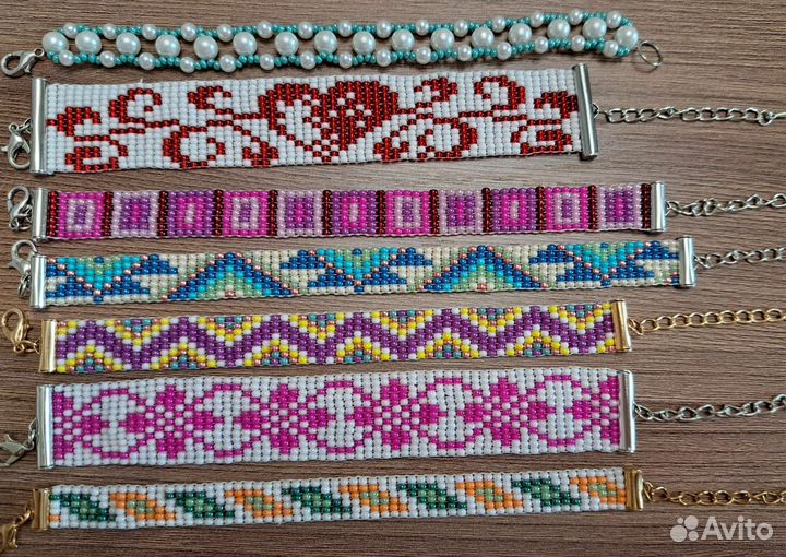 Браслет из разноцветного бисера