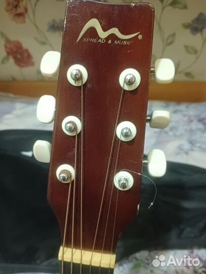 Акустическая гитара