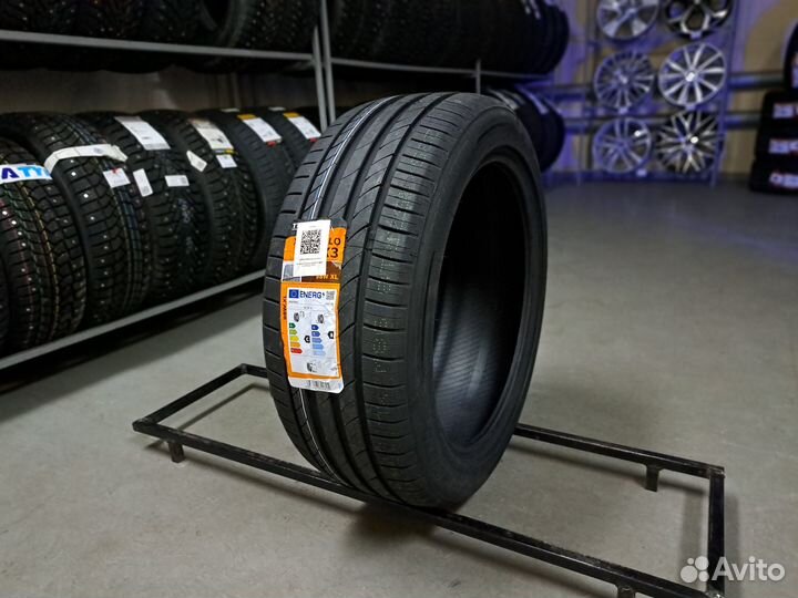 Tracmax X-Privilo TX3 215/50 R17