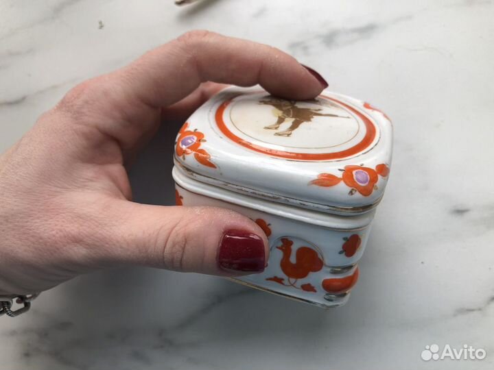 Шкатулка СССР 1956 год, фигуристки