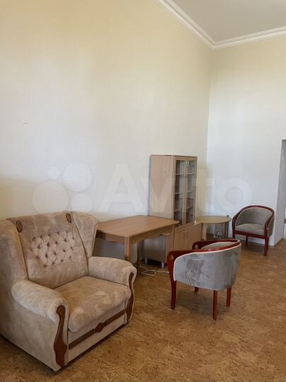 Комната 57 м² в 2-к., 1/2 эт.