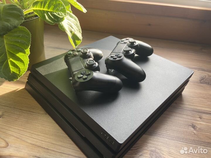 Sony playstation 4 pro 1tb + 2 геймпада