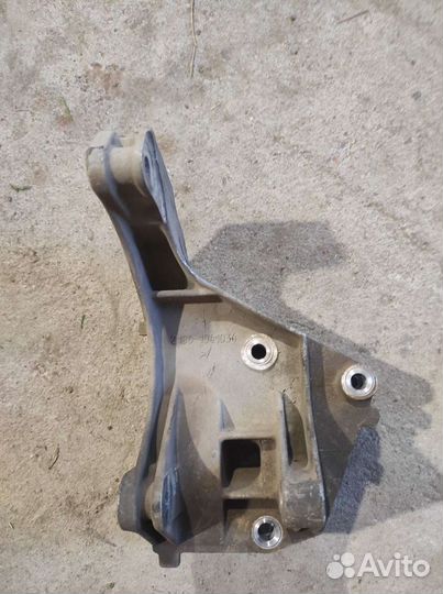 Кронштейн генератора Granta