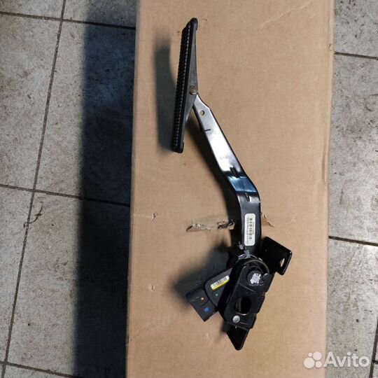 Педаль газа Chevrolet Corvette GM25835421